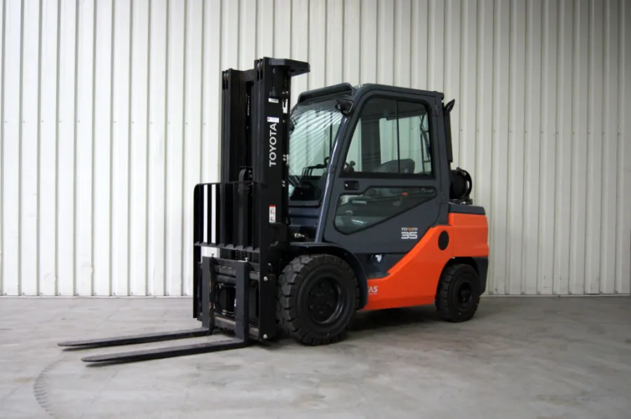 Toyota - 02-8FGJF 35