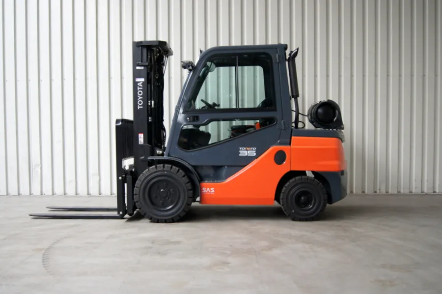 Toyota - 02-8FGJF 35